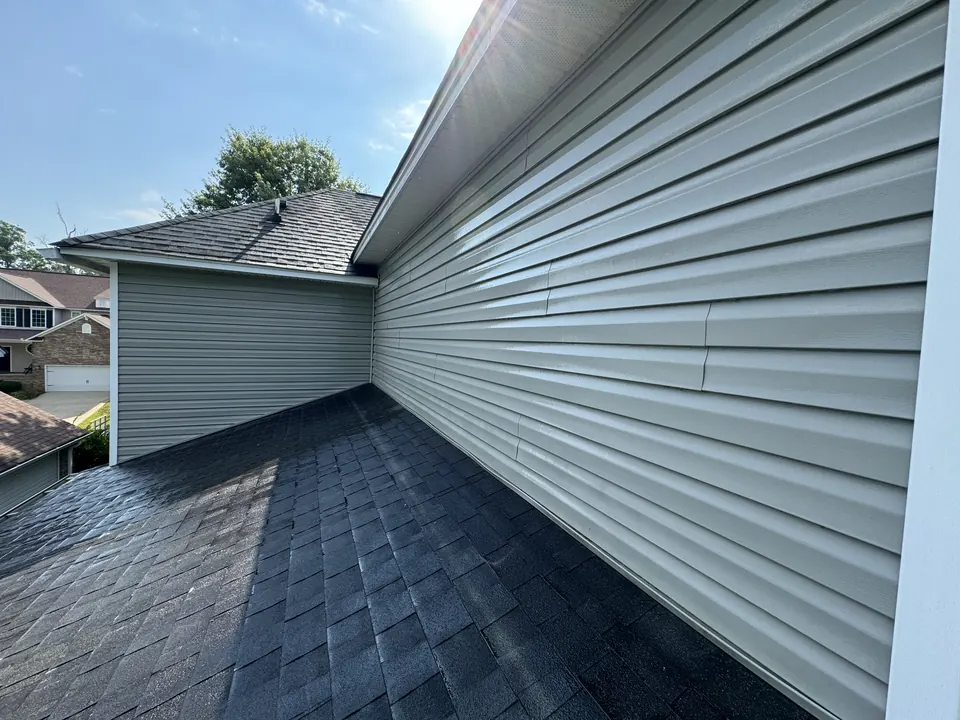 Same siding and roof edge clean after cleaning